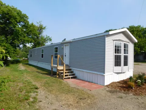 58 Fleming St, Lincoln, ME 04457