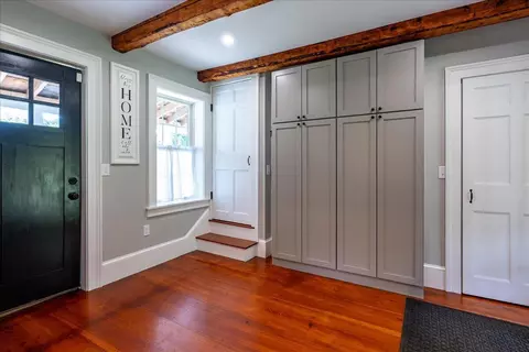 43 Old County Rd, Rockport, ME 04856