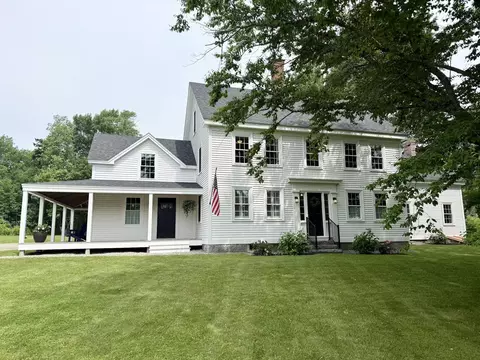 43 Old County Rd, Rockport, ME 04856