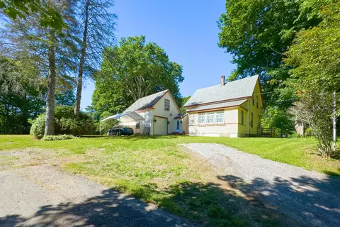 77 Main St, Warren, ME 04864