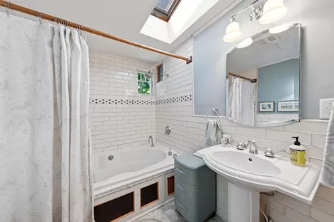 Bath - 77 Main St, Warren, ME 04864 photo 1 of 1