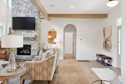 Entry Way - 353 Pool St, Biddeford, ME 04005 photo 3 of 9