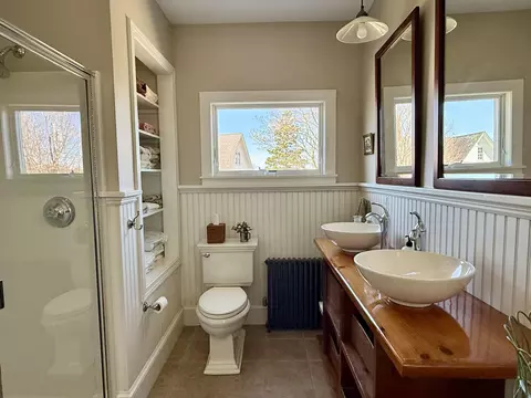Bath - 6 Leos Ln, Vinalhaven, ME 04863 photo 2 of 3