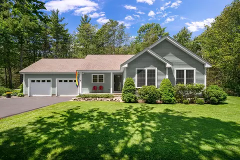 14 N Village Rd, Cape Neddick, ME 03902