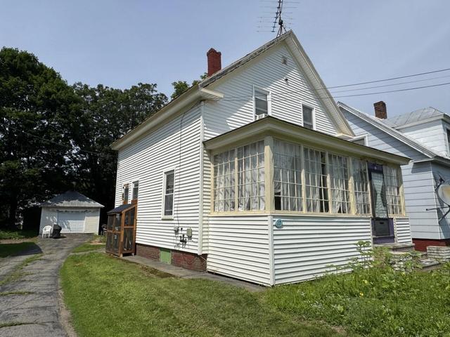 17 Bean St, Madison, ME 04950