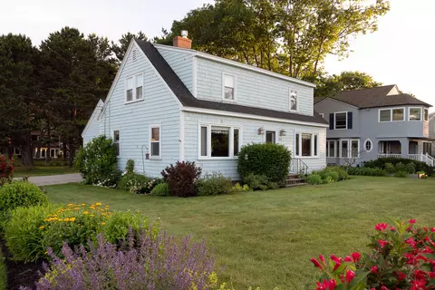 1052 Kings Hwy, Kennebunkport, ME 04046
