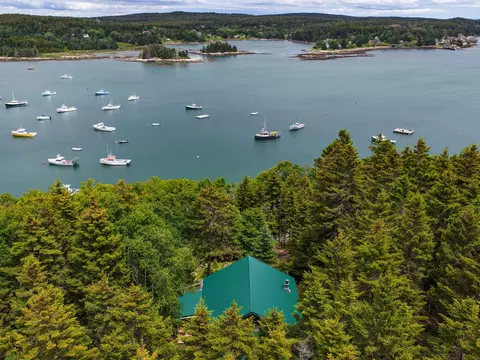 313 Harbor Rd, Swans Island, ME 04685