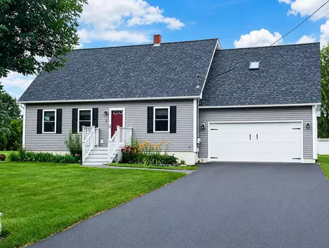 5 Horseshoe Ln, Hampden, ME 04444