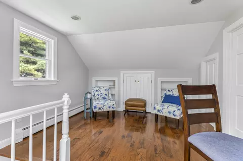 Entry Way - 4 Ledge Rd, Cumberland, ME 04110 photo 6 of 10