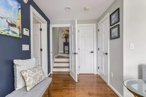 Entry Way - 4 Ledge Rd, Cumberland, ME 04110 photo 4 of 10