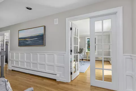 Entry Way - 4 Ledge Rd, Cumberland, ME 04110 photo 2 of 10