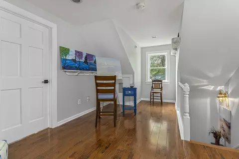 Entry Way - 4 Ledge Rd, Cumberland, ME 04110 photo 5 of 10