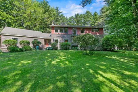 60 Ledgewood Dr, Yarmouth, ME 04096