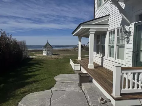 7 Shoreline Way, Kennebunk, ME 04043
