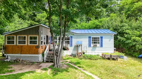Exterior - 20 Mill Stream Rd, Readfield, ME 04355 photo 2 of 10