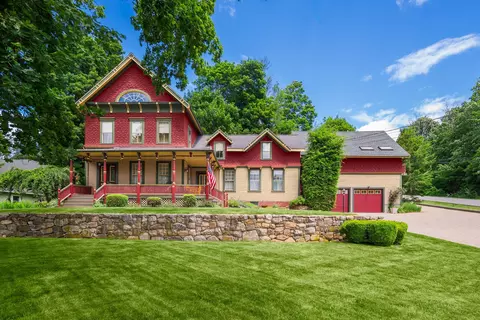 88 York St, York, ME 03909