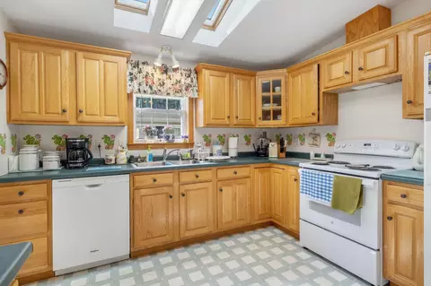 Kitchen - 56 Brookside Cir, Ogunquit, ME 03907 photo 2 of 5