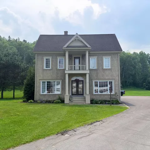 83 Pleasant St, Fort Kent, ME 04743