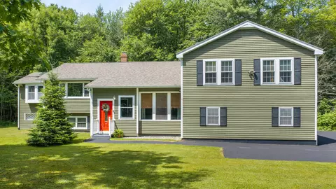 2 Little Brook Dr, Falmouth, ME 04105