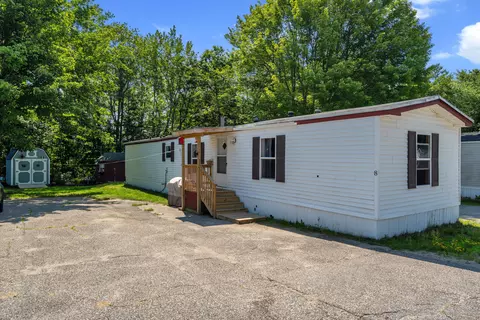 8 Sabattus Creek Dr, Lisbon, ME 04250