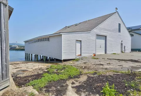 117 Shore Rd, Southwest Harbor, ME 04679
