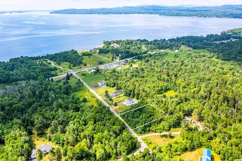 10 Spruce Knoll Ln, Searsport, ME 04974