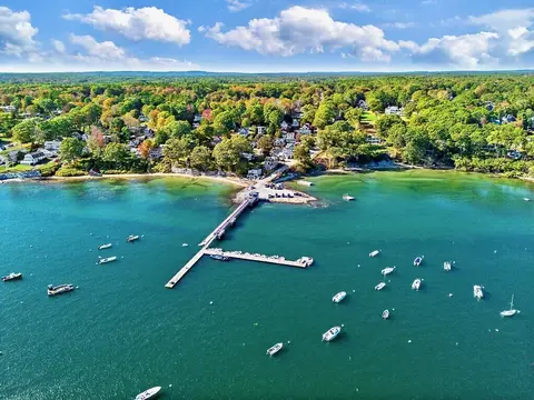 38 Johnson Rd, Falmouth, ME 04105
