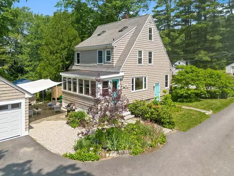38 Johnson Rd, Falmouth, ME 04105