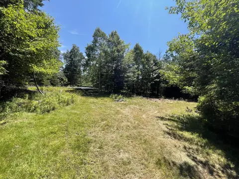 9 Ferry Rd, Swans Island, ME 04685