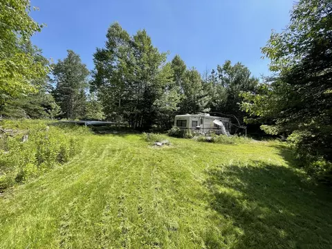 9 Ferry Rd, Swans Island, ME 04685