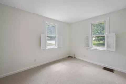 Bedroom - 8 Grove St, Brewer, ME 04412 photo 2 of 10