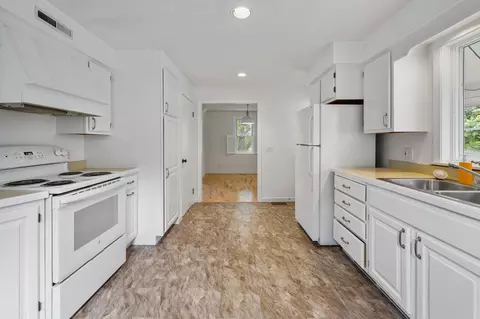 Entry Way - 8 Grove St, Brewer, ME 04412 photo 2 of 4