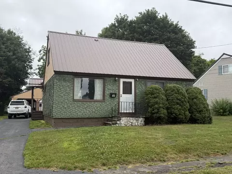 20 Park St, East Millinocket, ME 04430