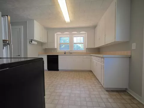 8 Fairview Ave, Augusta, ME 04330 photo 6