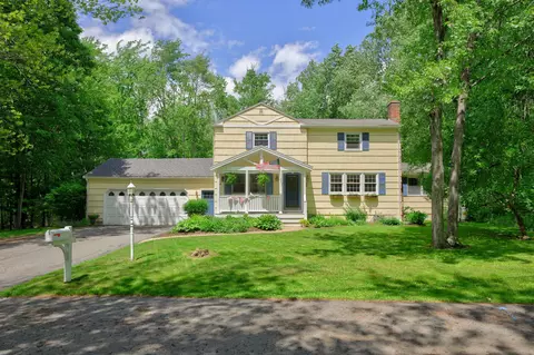 6 Surrey Ln, Cumberland, ME 04110