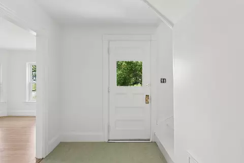 Entry Way - 4 Washington St, Bath, ME 04530 photo 3 of 4