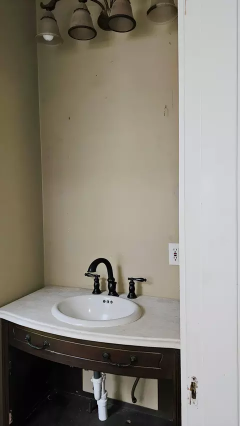 Bath - 85 Main St, Thomaston, ME 04861 photo 2 of 5