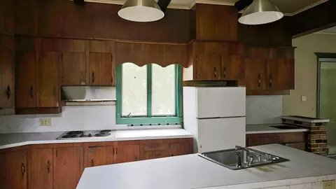 Kitchen - 85 Main St, Thomaston, ME 04861 photo 2 of 4