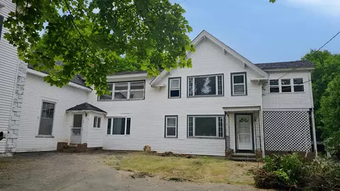 Exterior - 85 Main St, Thomaston, ME 04861 photo 3 of 8