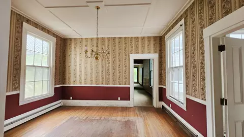 Dining - 85 Main St, Thomaston, ME 04861 photo 1 of 2