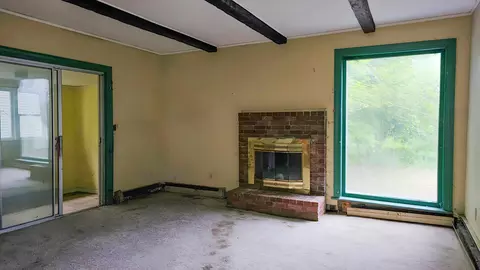 Living - 85 Main St, Thomaston, ME 04861 photo 1 of 1