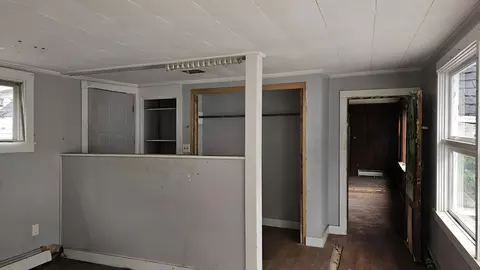 Entry Way - 85 Main St, Thomaston, ME 04861 photo 3 of 3