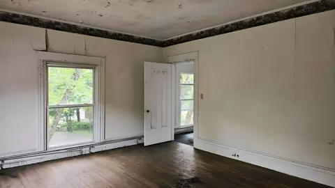 Bedroom - 85 Main St, Thomaston, ME 04861 photo 5 of 16