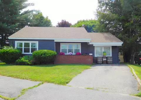 9 Spofford St, Lewiston, ME 04240