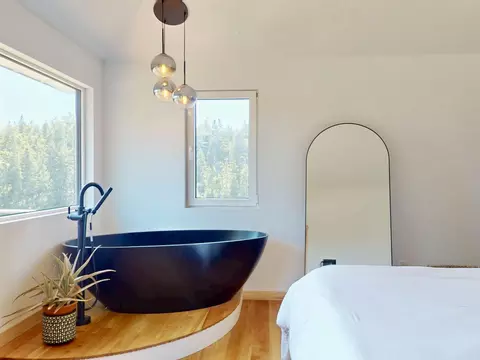 Bath - 20 Sailors Way, Vinalhaven, ME 04863 photo 2 of 8