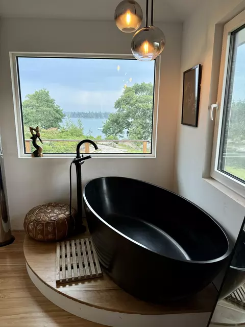Bath - 20 Sailors Way, Vinalhaven, ME 04863 photo 6 of 8