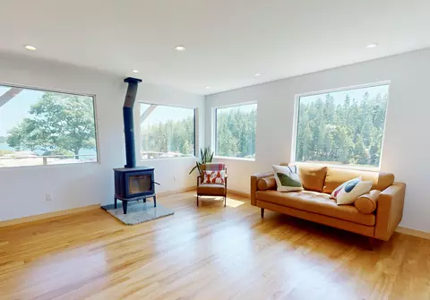 Living - 20 Sailors Way, Vinalhaven, ME 04863 photo 3 of 6