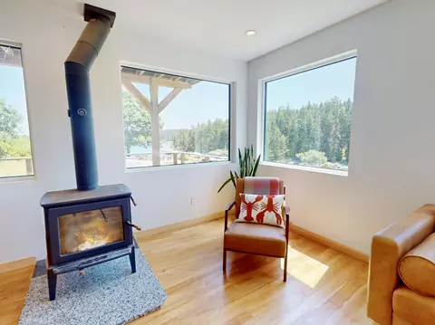 Living - 20 Sailors Way, Vinalhaven, ME 04863 photo 2 of 6