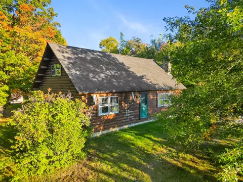 723 Middle Rd, Bradford, ME 04410