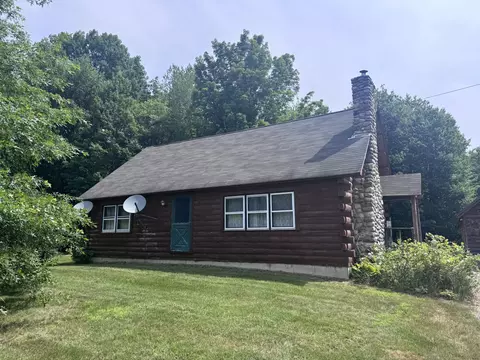 723 Middle Rd, Bradford, ME 04410